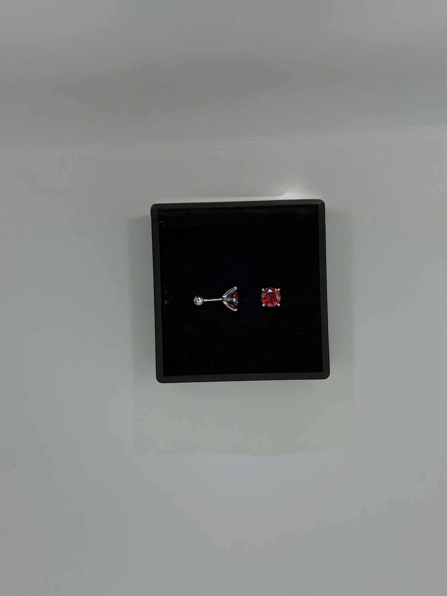 1CT VVS COLOR STUDS