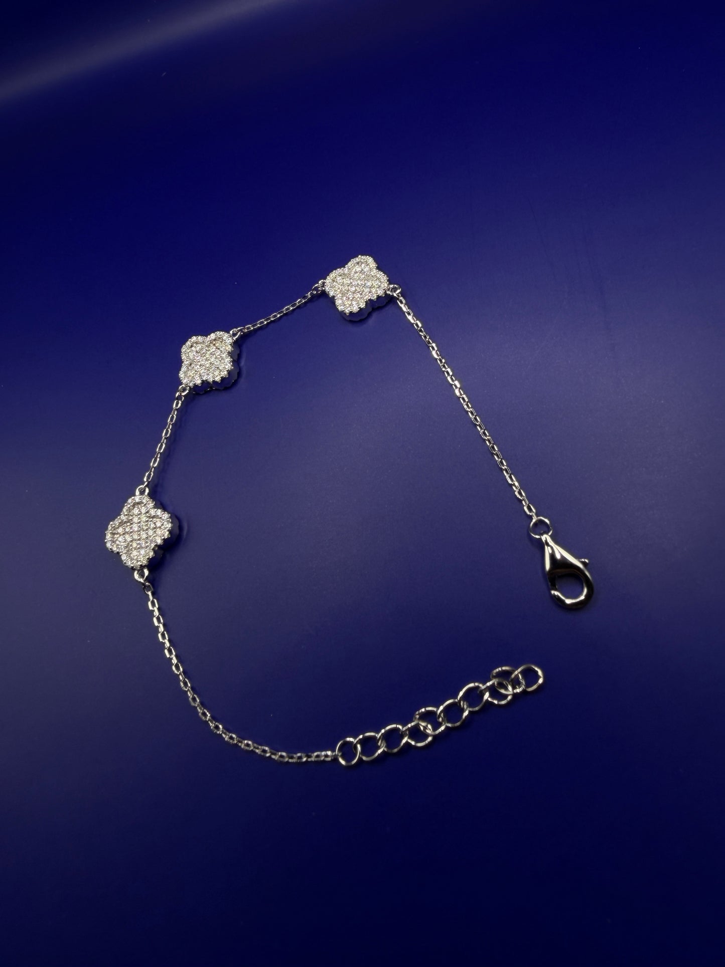 925 Sterling Silver Moissanite Clover Bracelet – Iced Clover Style | Sizes 6–7
