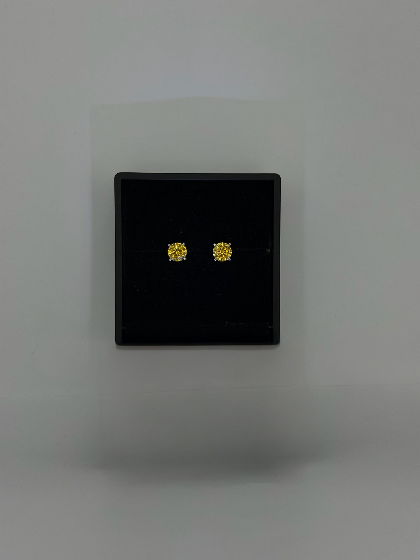 1CT VVS COLOR STUDS