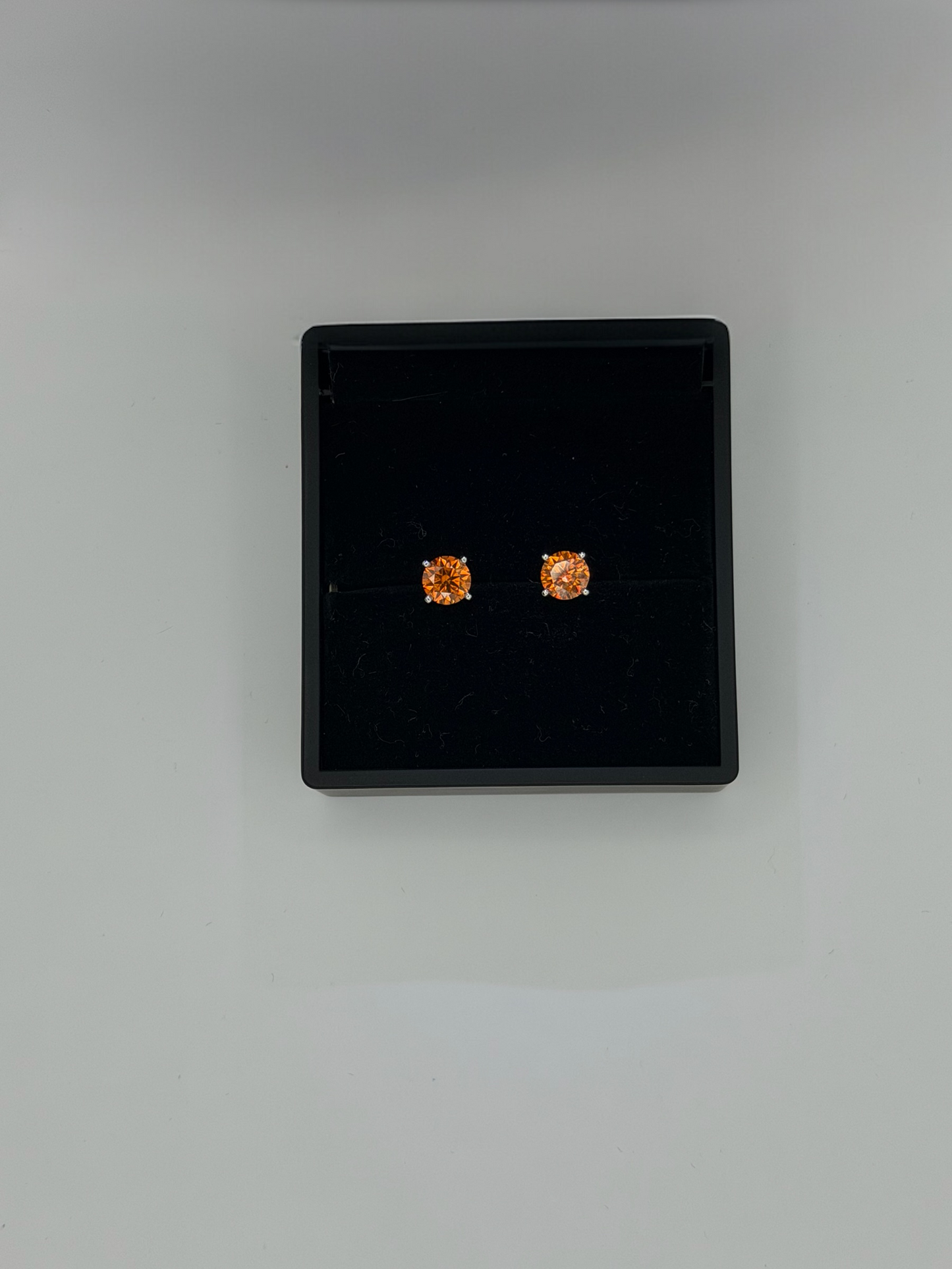 1CT VVS COLOR STUDS