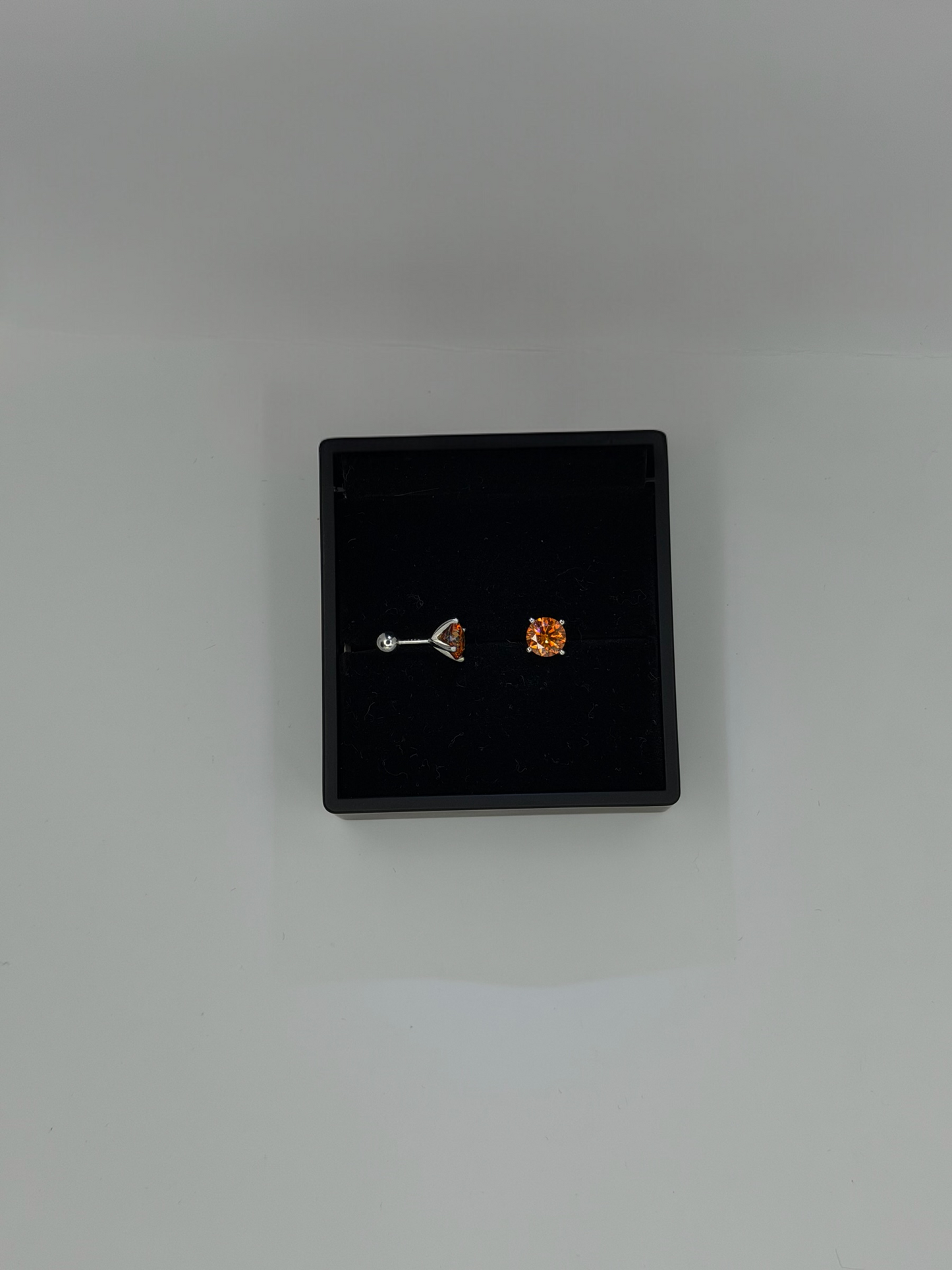 1CT VVS COLOR STUDS