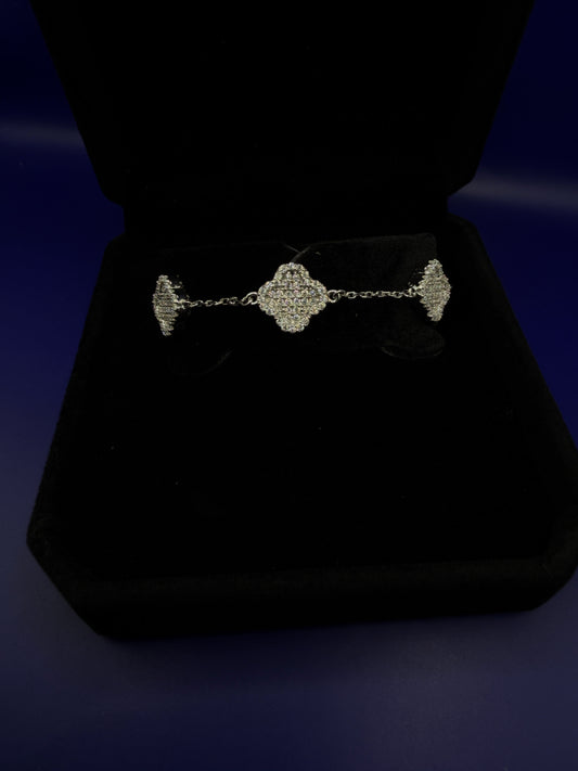 925 Sterling Silver Moissanite Clover Bracelet – Iced Clover Style | Sizes 6–7