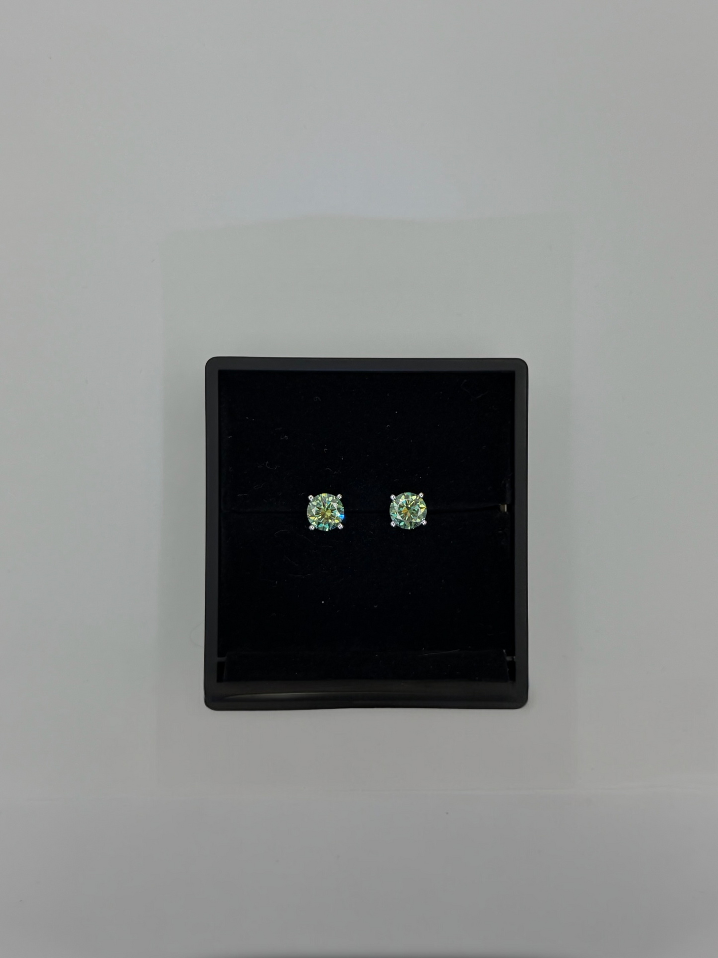 1CT VVS COLOR STUDS