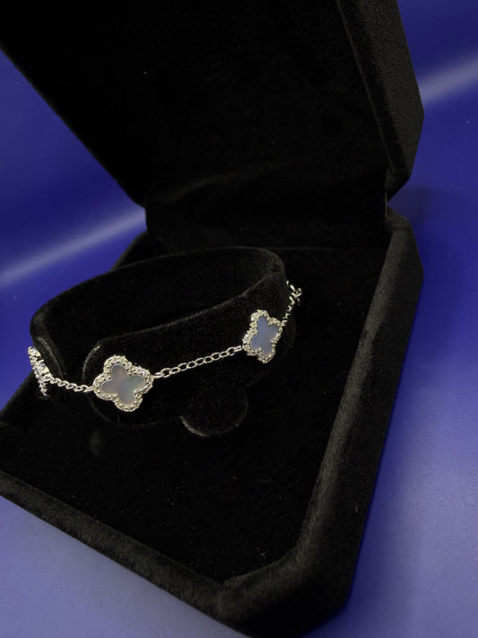 925 Sterling Silver Moissanite Clover Bracelet – White Opal Style | Sizes 6–7-8
