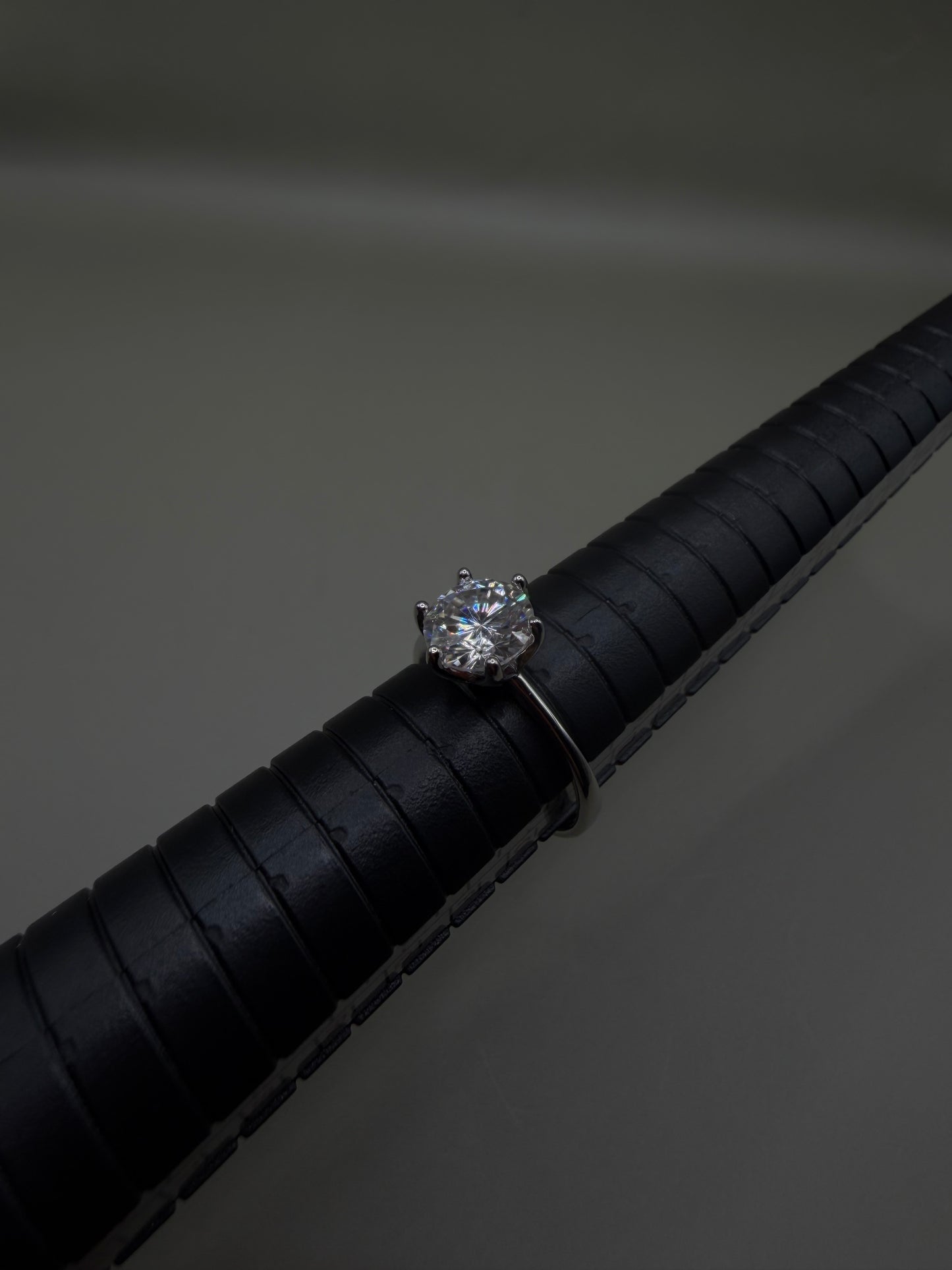 2.00CT Moissanite Solitaire Ring – 925 Sterling Silver VVS D Color (Size 7)