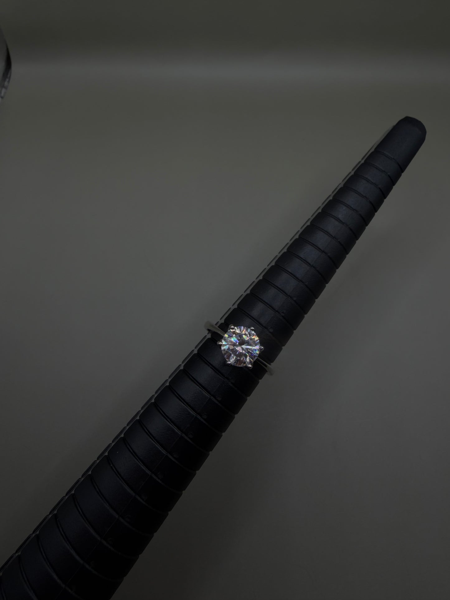 2.00CT Moissanite Solitaire Ring – 925 Sterling Silver VVS D Color (Size 7)
