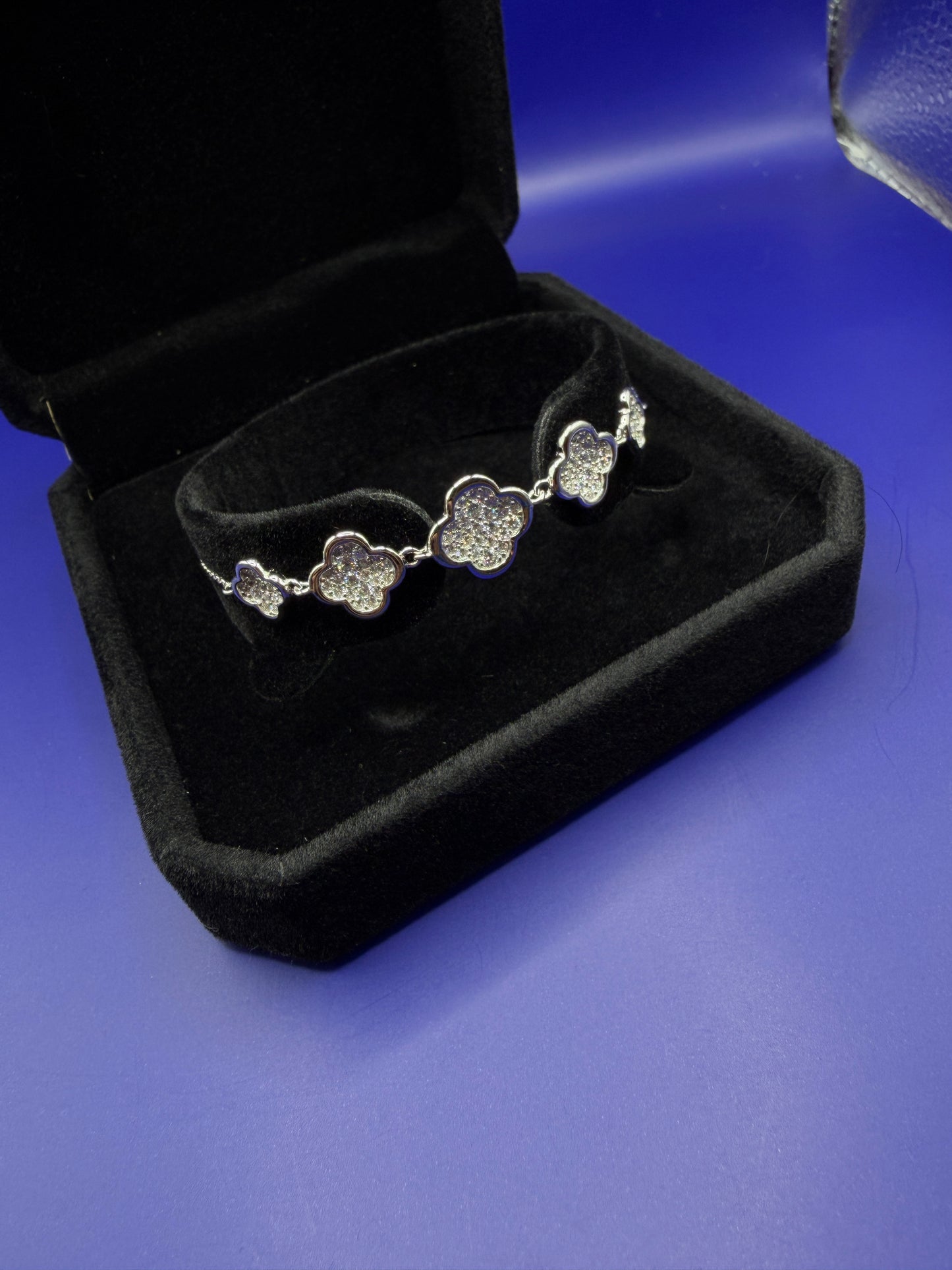 925 Sterling Silver Moissanite Clover Bracelet – Iced Clover Style | Sizes 7–8
