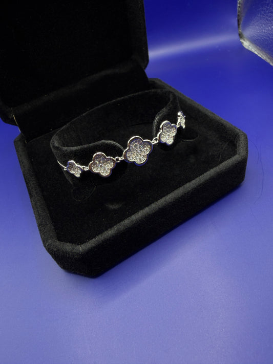 925 Sterling Silver Moissanite Clover Bracelet – Iced Clover Style | Sizes 7–8