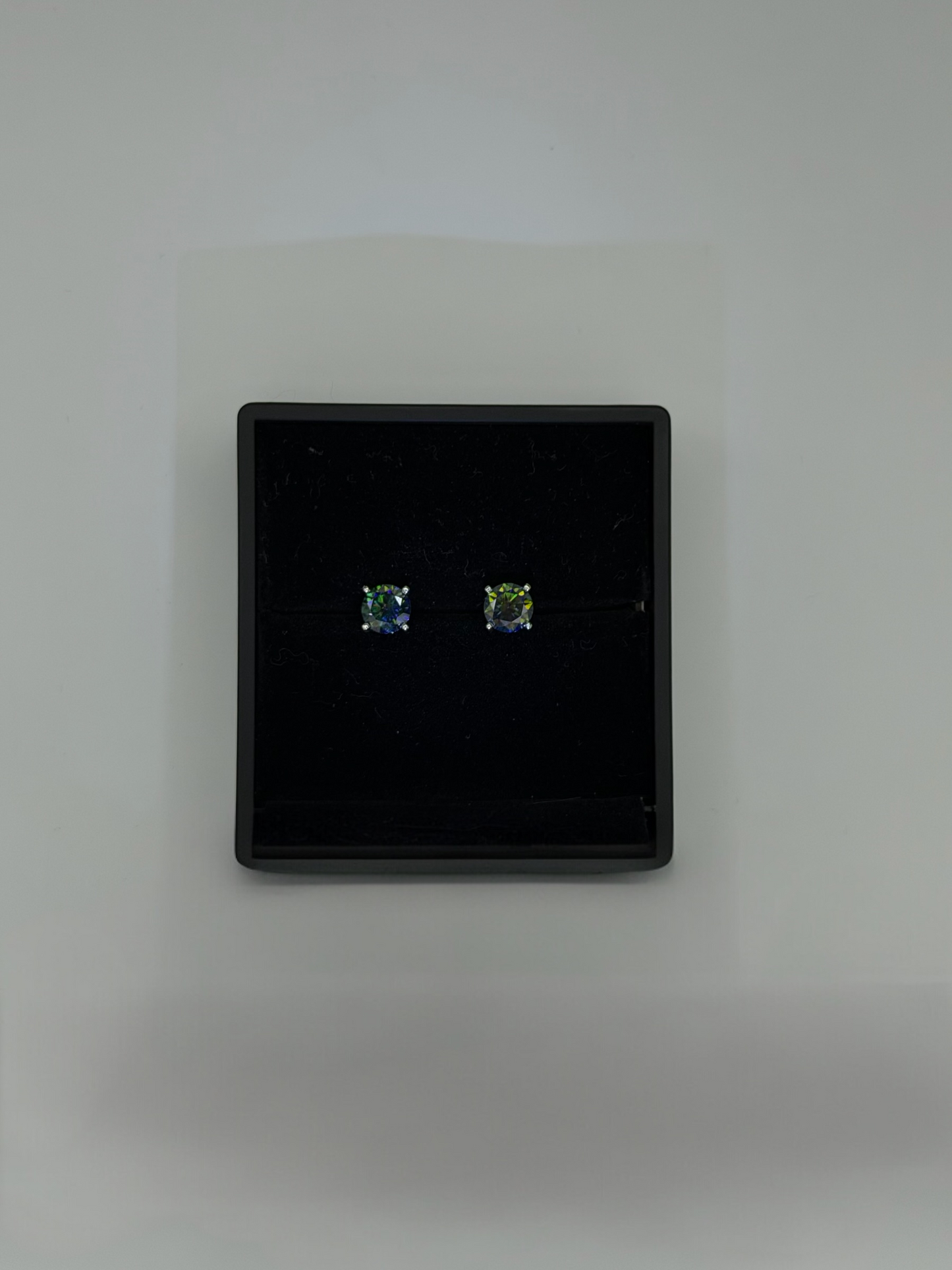 1CT VVS COLOR STUDS