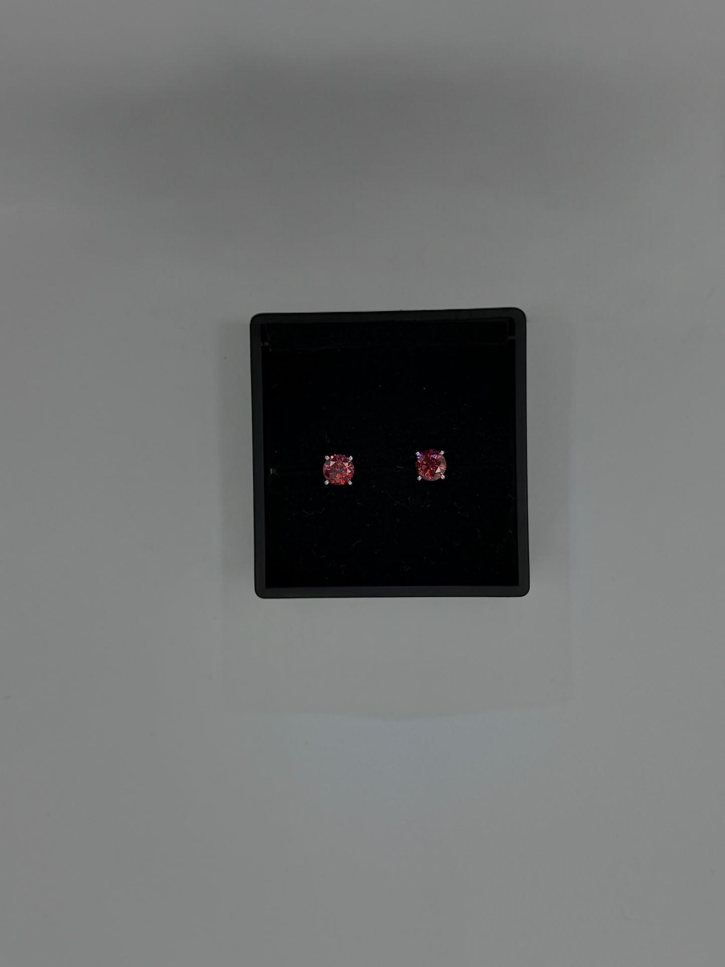 1CT VVS COLOR STUDS