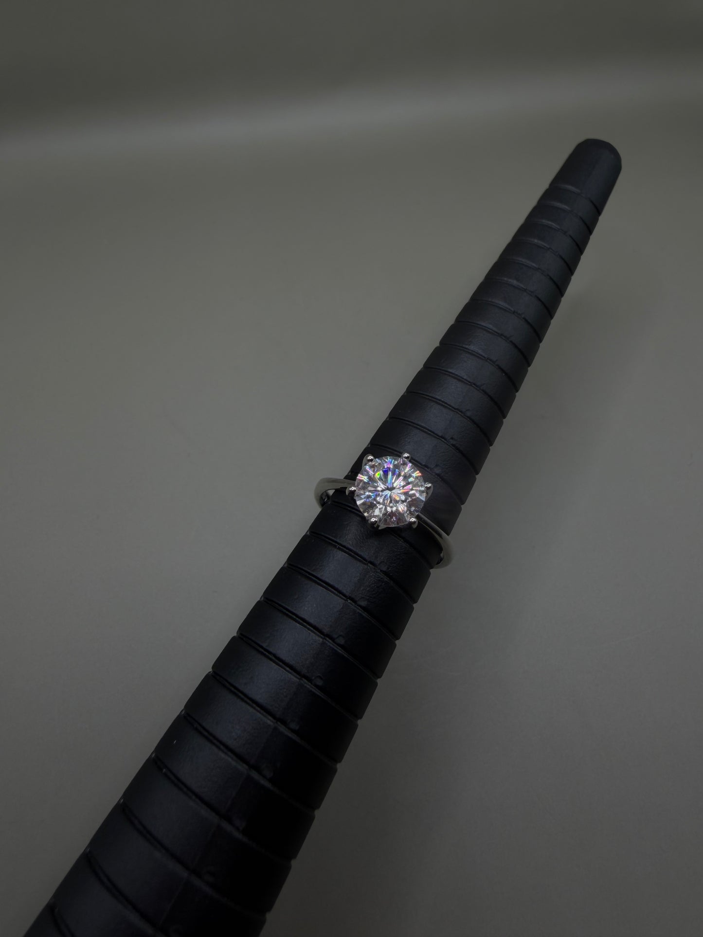 2.00CT Moissanite Solitaire Ring – 925 Sterling Silver VVS D Color (Size 7)