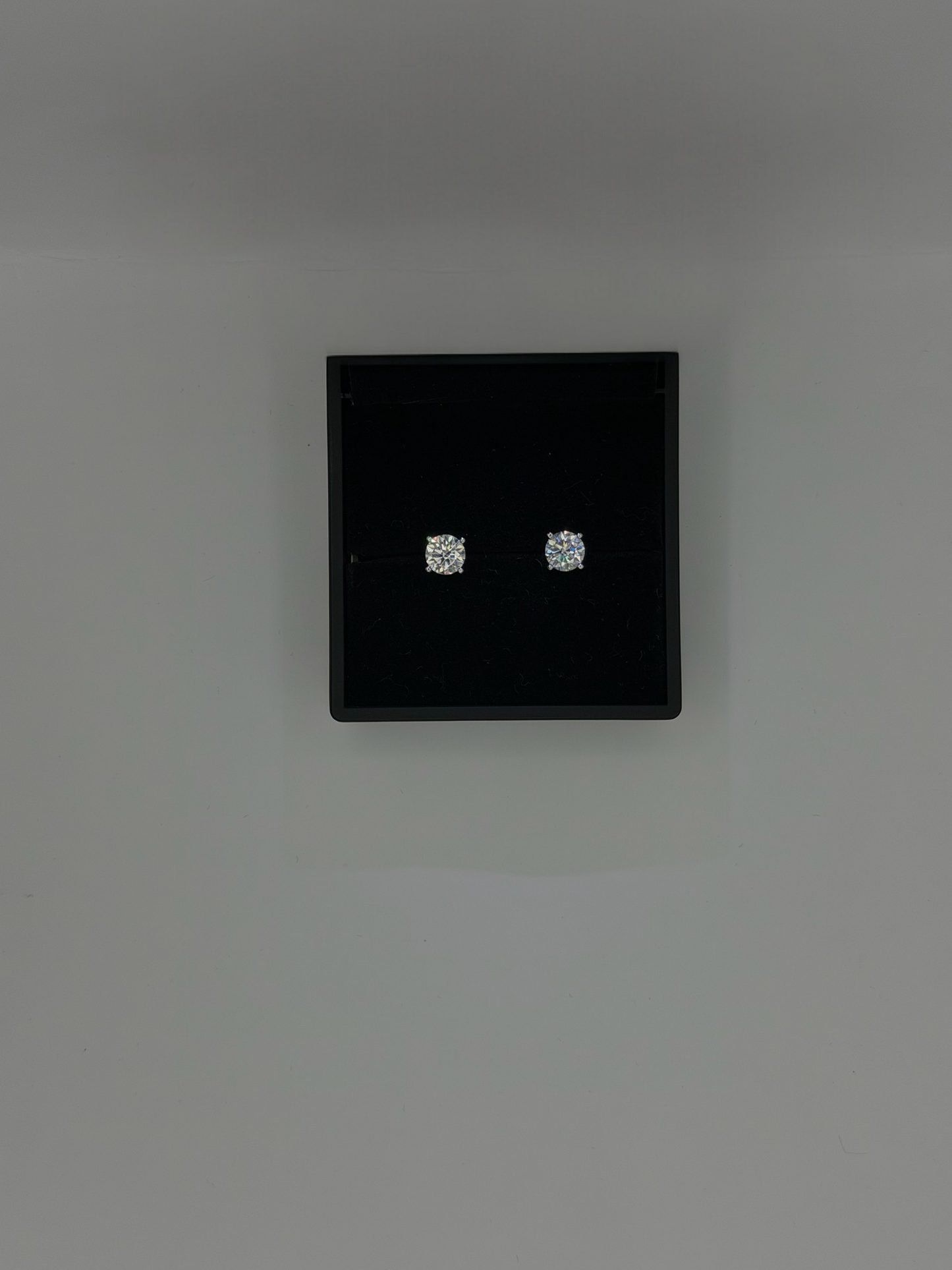 1CT VVS COLOR STUDS