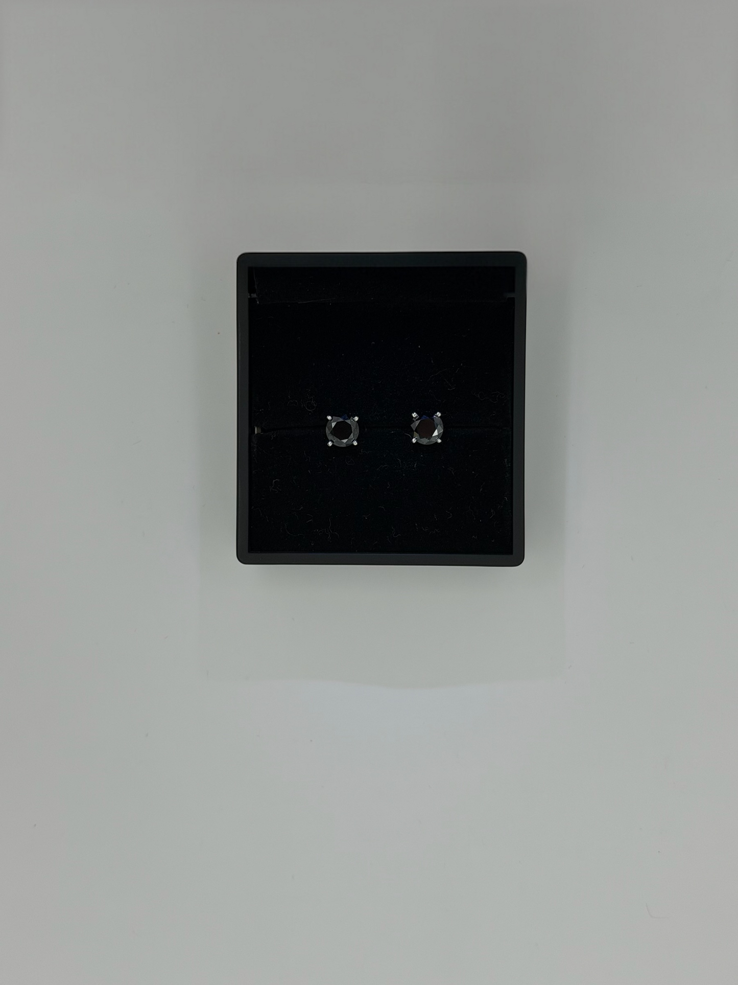 1CT VVS COLOR STUDS