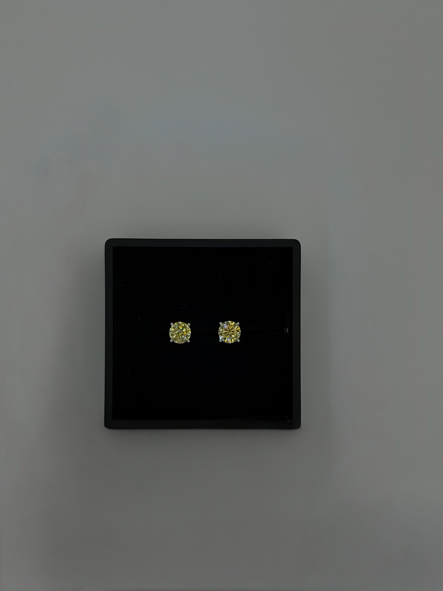 1CT VVS COLOR STUDS